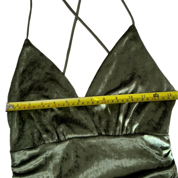 LUCY IN THE SKY Ruched Cross-Back Dress in Green Velvet Size Medium - Picture 10 of 10
